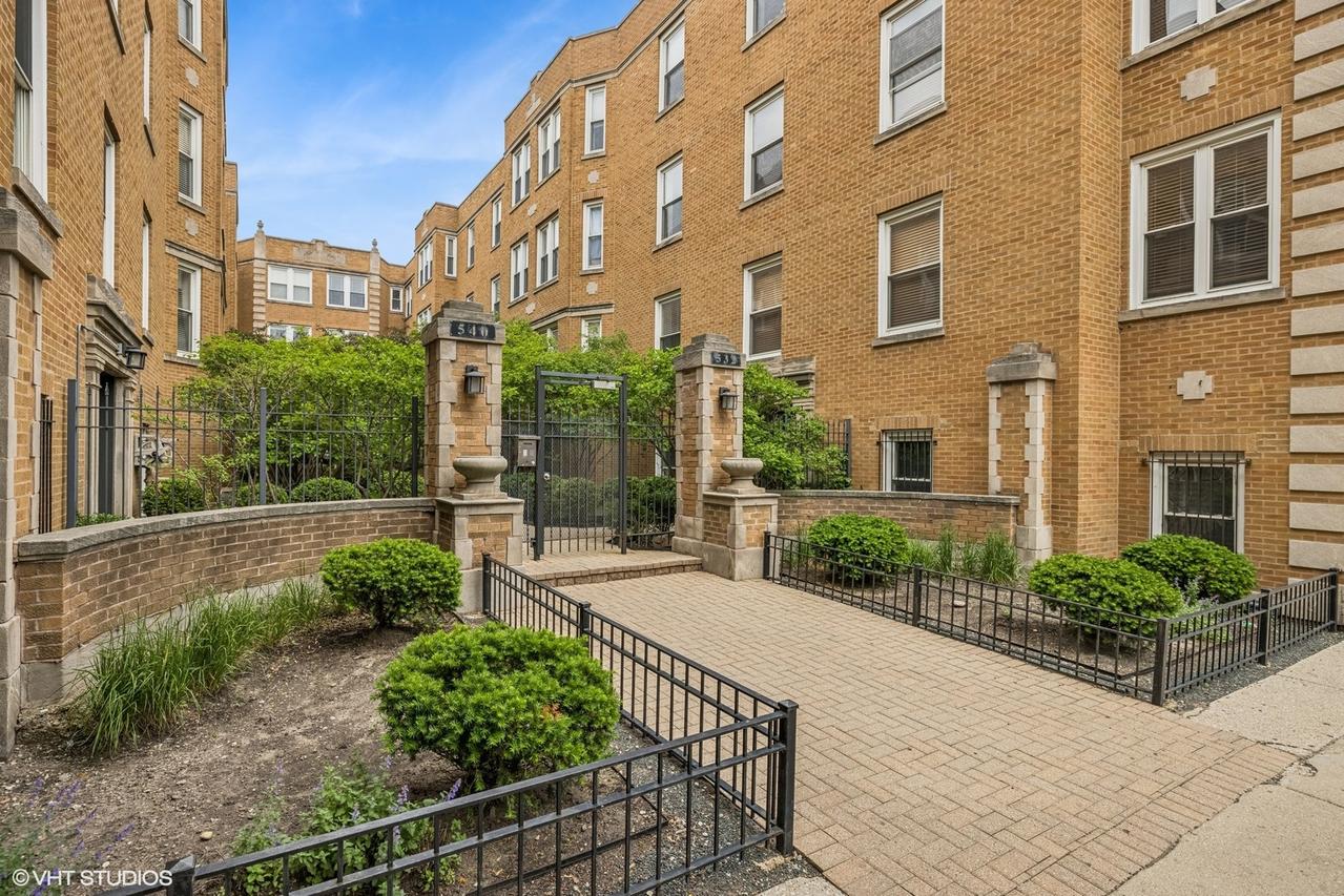 536 W Belmont Ave. #3E, Chicago, IL 60657