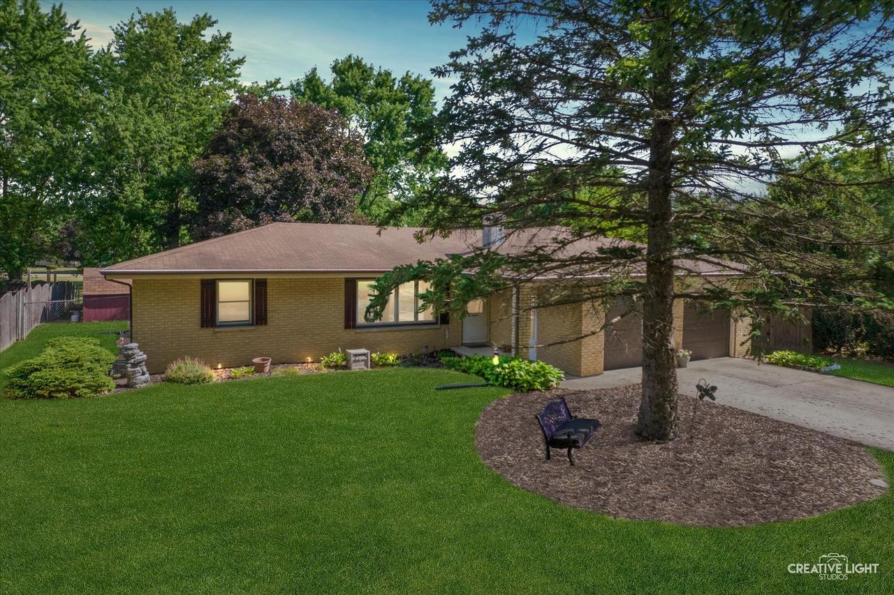 92 Neil Rd., Sugar Grove, IL 60554