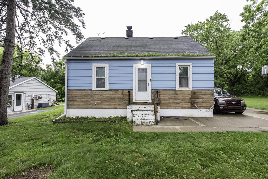 12698 W Grandview Ave., Waukegan, IL 60085