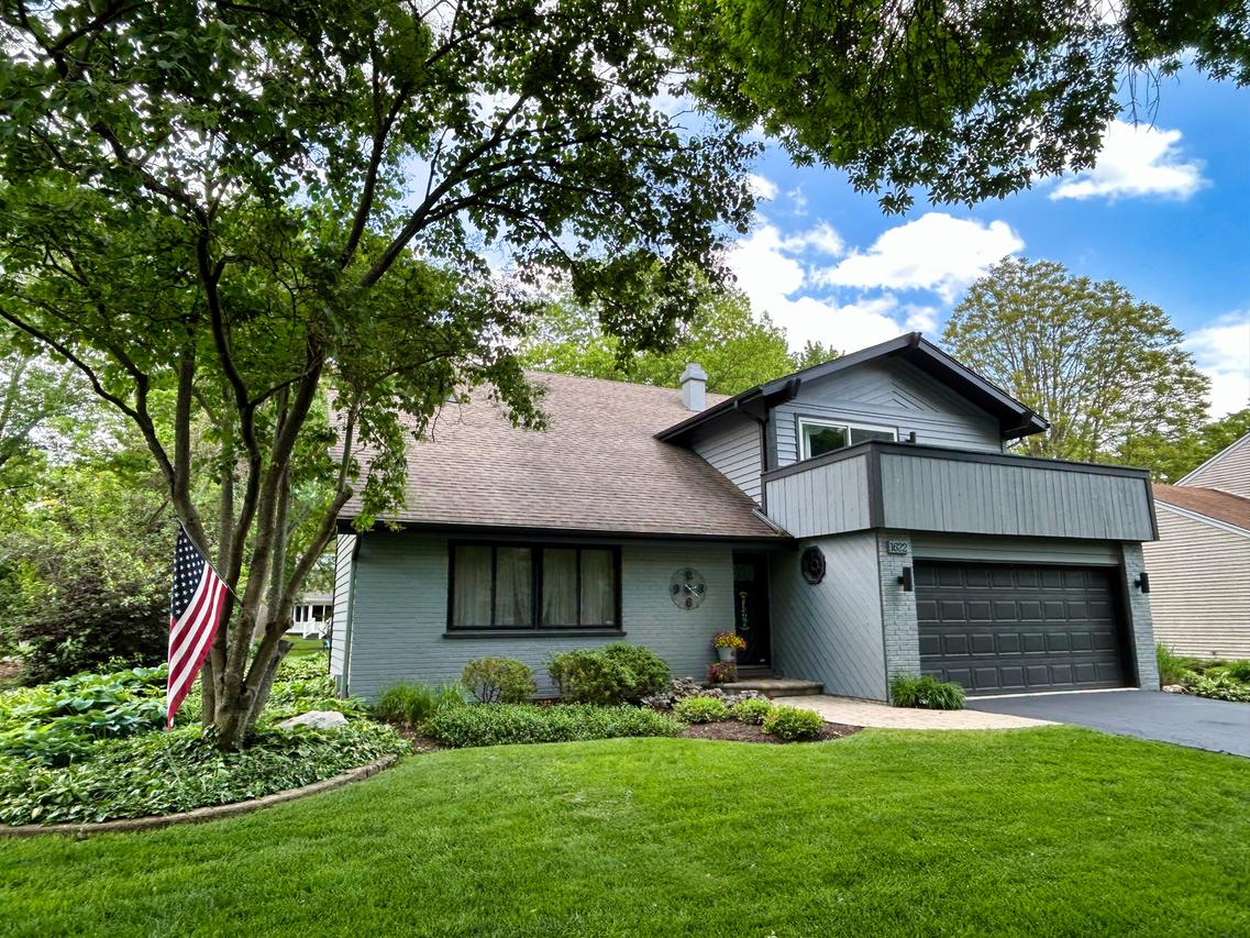 1622 Indian Knoll Rd., Naperville, IL 60565