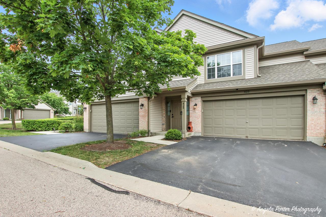 425 Ashwood Ct., Lindenhurst, IL 60046