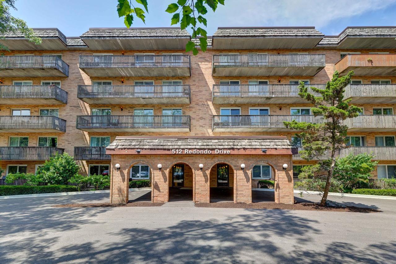 512 Redondo Dr. #112, Downers Grove, IL 60516