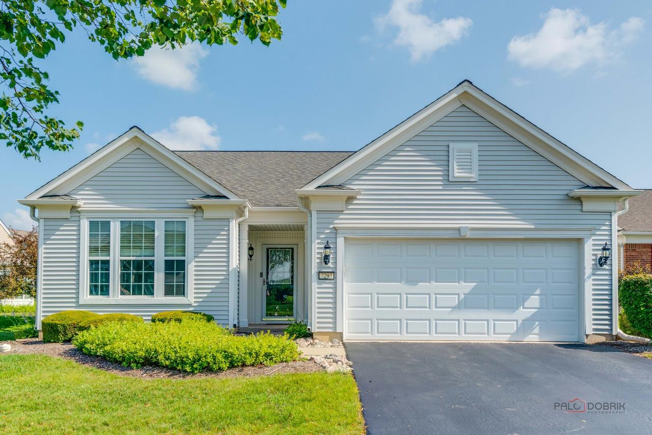 3293 Epstein Cir., Mundelein, IL 60060