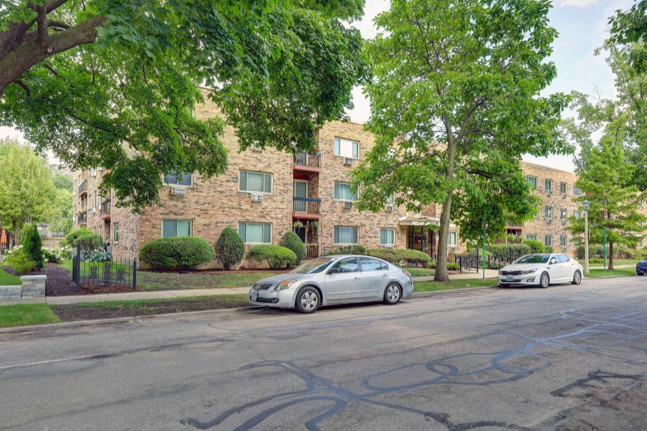 420 Home Ave. #202, Oak Park, IL 60302