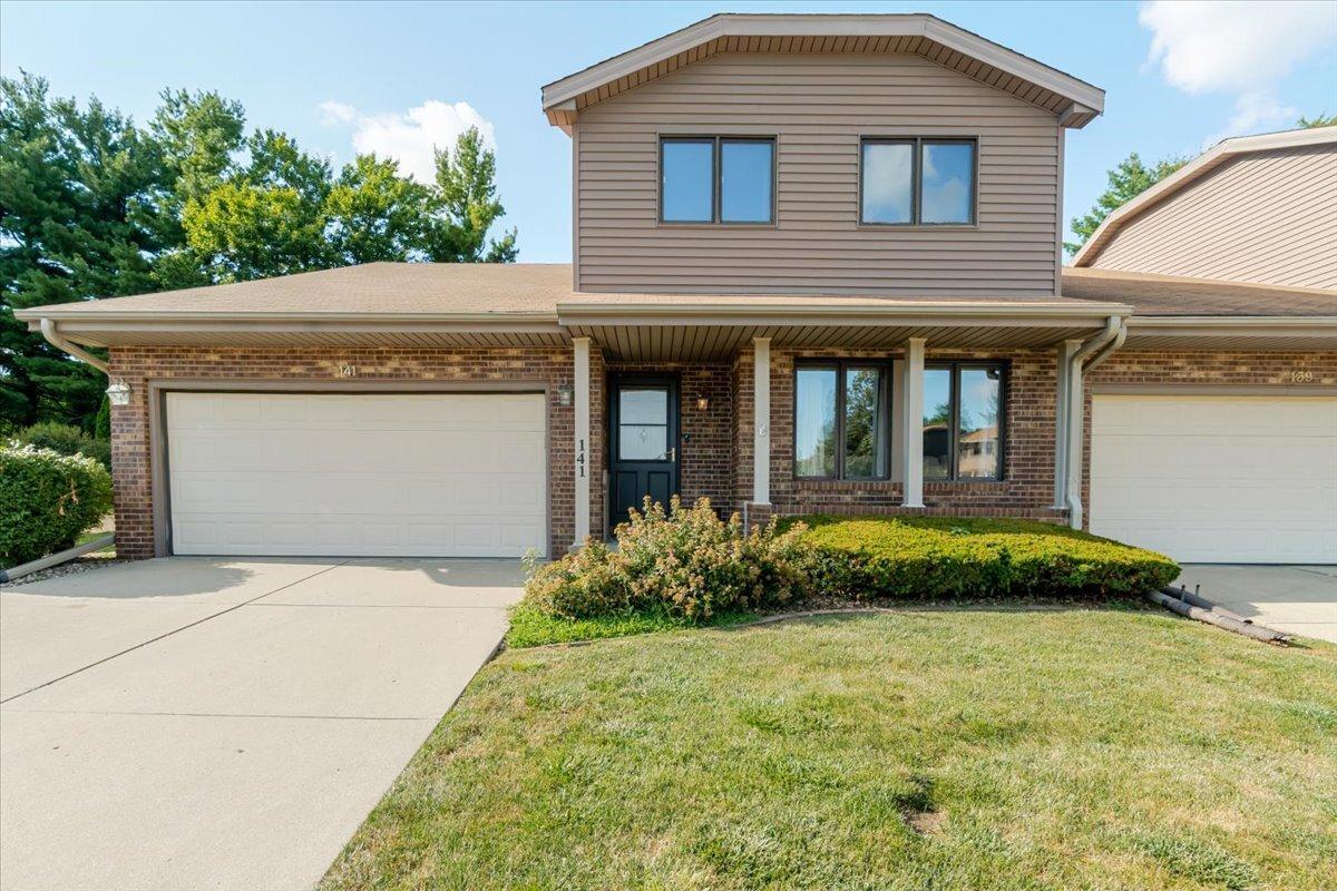141 Manor Cir., Bloomington, IL 61704