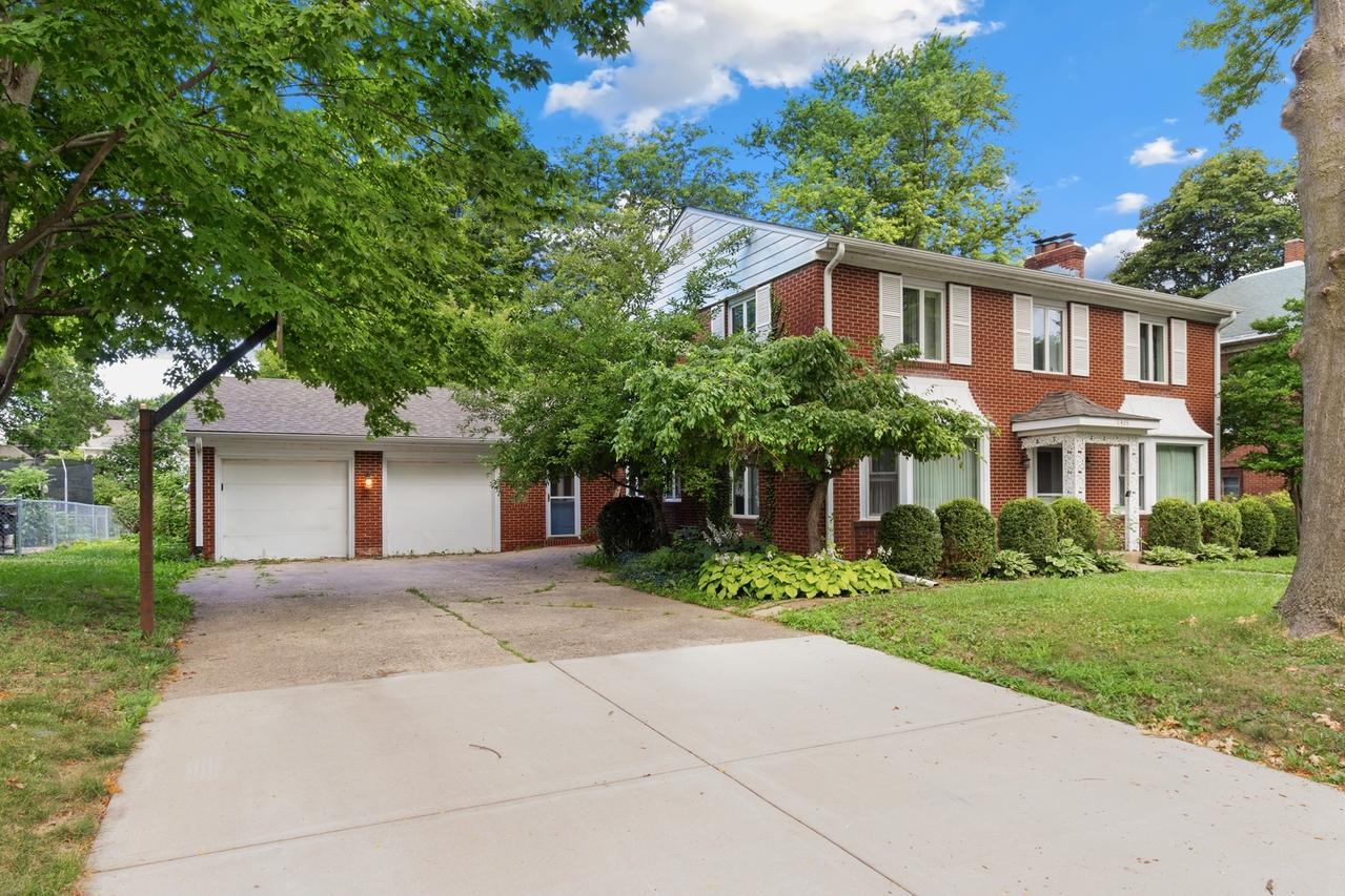 1405 1st Ave., Sterling, IL 61081