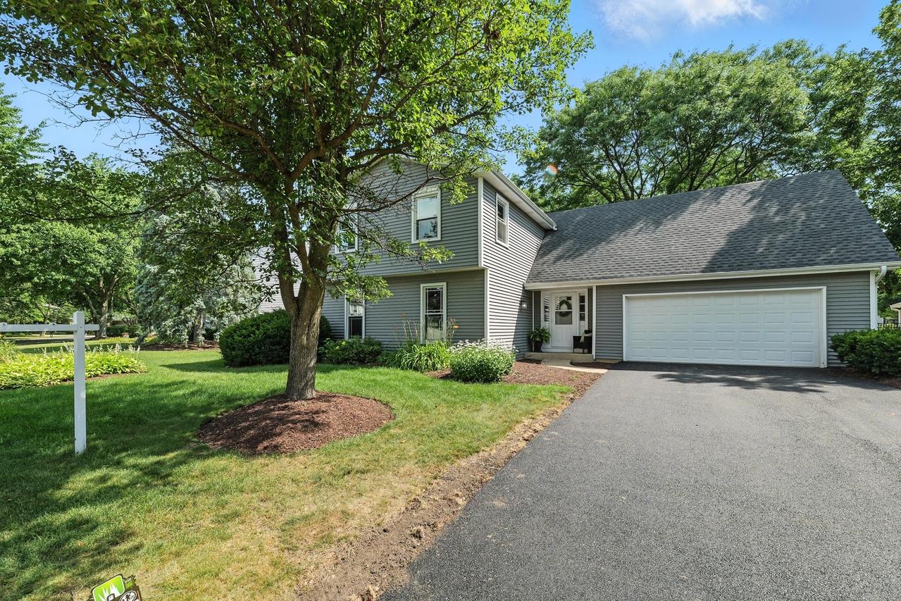 1168 Banbury Cir., Naperville, IL 60540