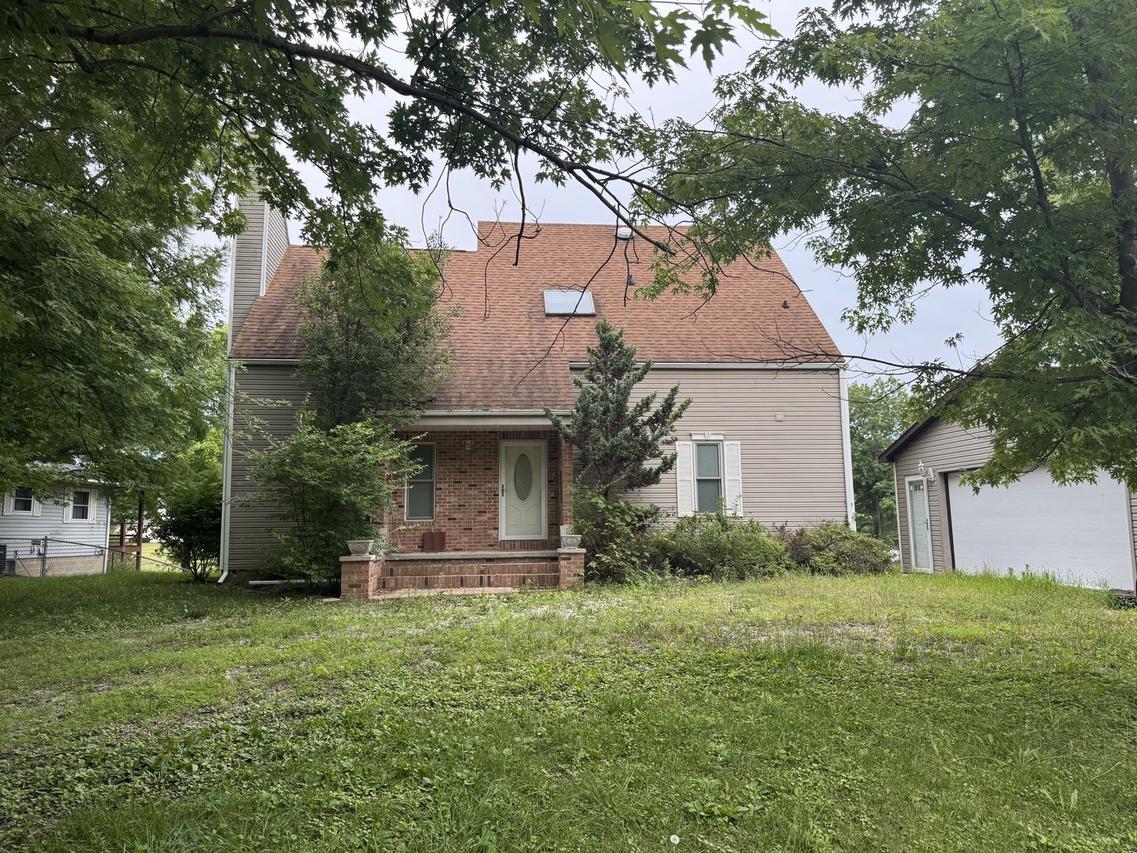 310 Eagle Bluff Dr., Oakwood, IL 61858