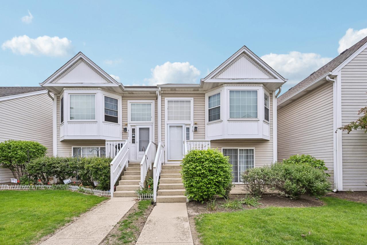 415 Hidden Creek Ln., North Aurora, IL 60542