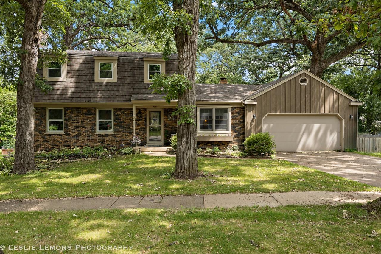2250 Knollwood Dr., Elgin, IL 60123