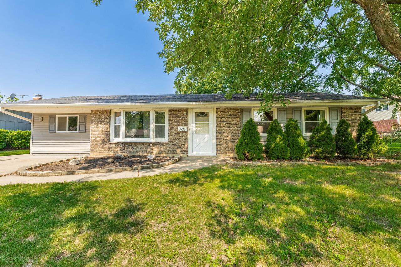 100 Patricia Dr., Schaumburg, IL 60193