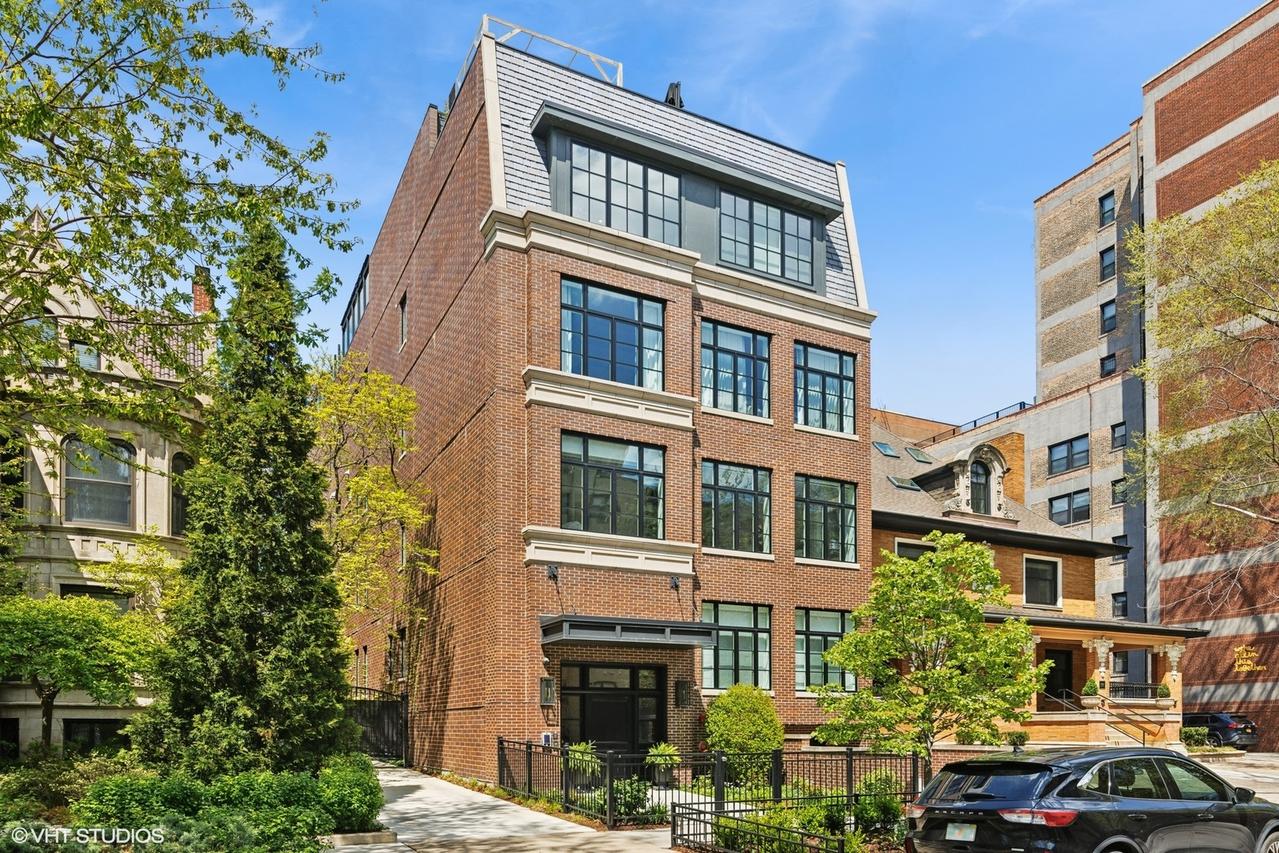 454 W Barry Ave. #1, Chicago, IL 60657