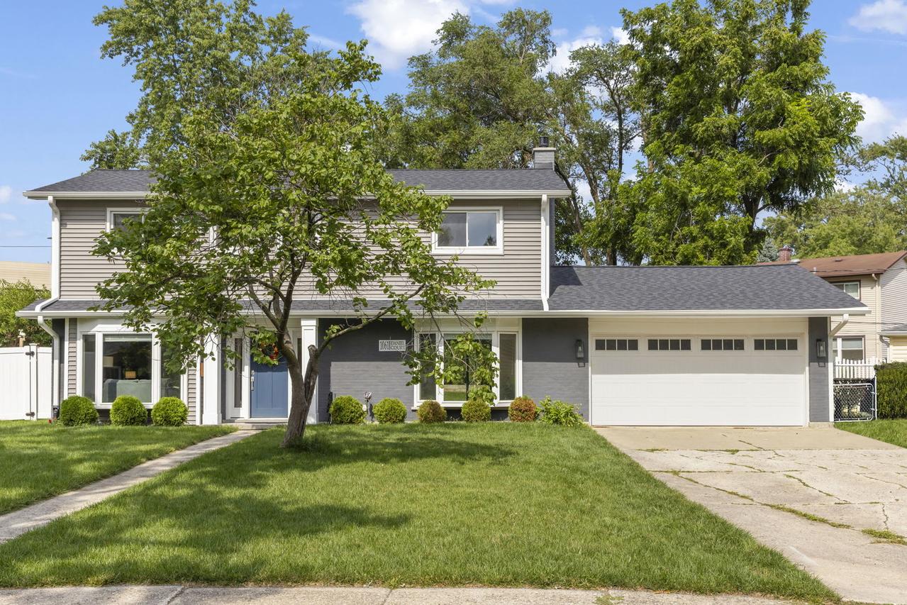 1061 Daniel Ct., Lombard, IL 60148