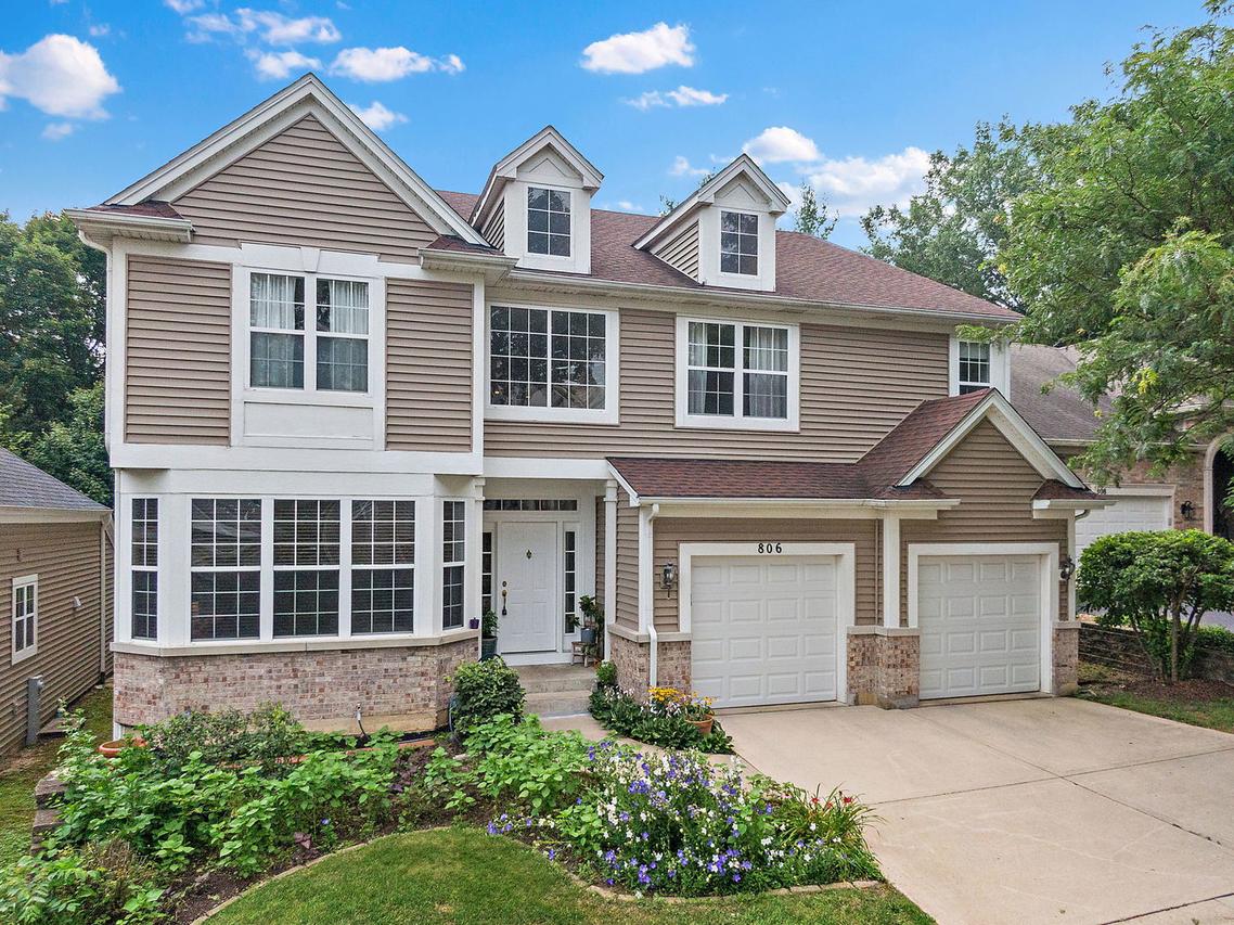 806 Viewpointe Dr., St. Charles, IL 60174
