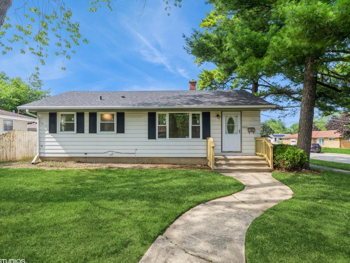 2402 Marshall Pkwy., Waukegan, IL 60085