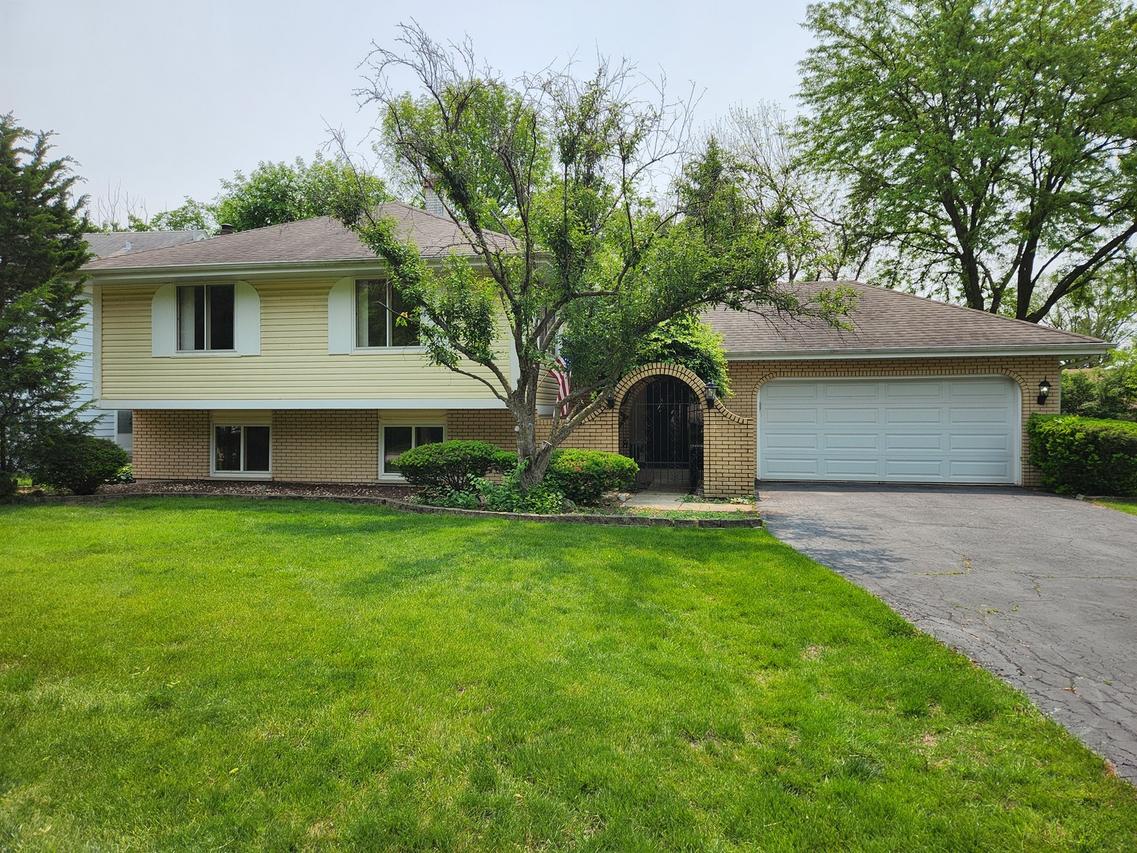 3273 Drew St., Downers Grove, IL 60515