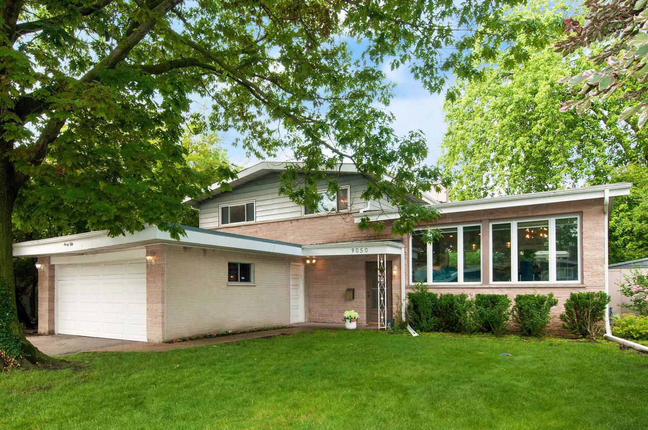 9050 Tamaroa Ter., Skokie, IL 60076