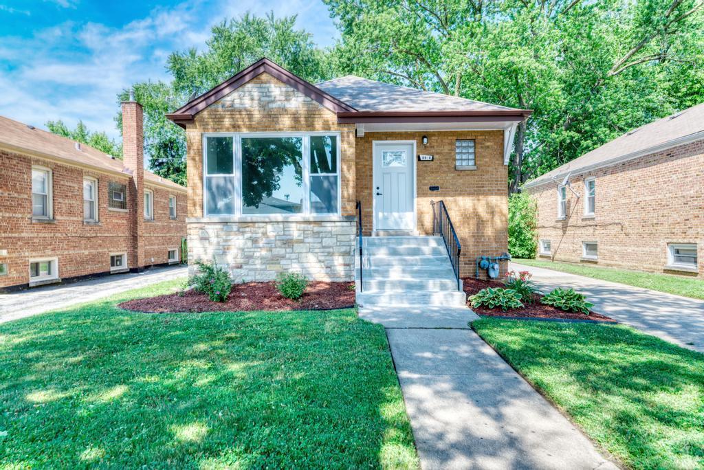 8916 S Sacramento Ave., Evergreen Park, IL 60805