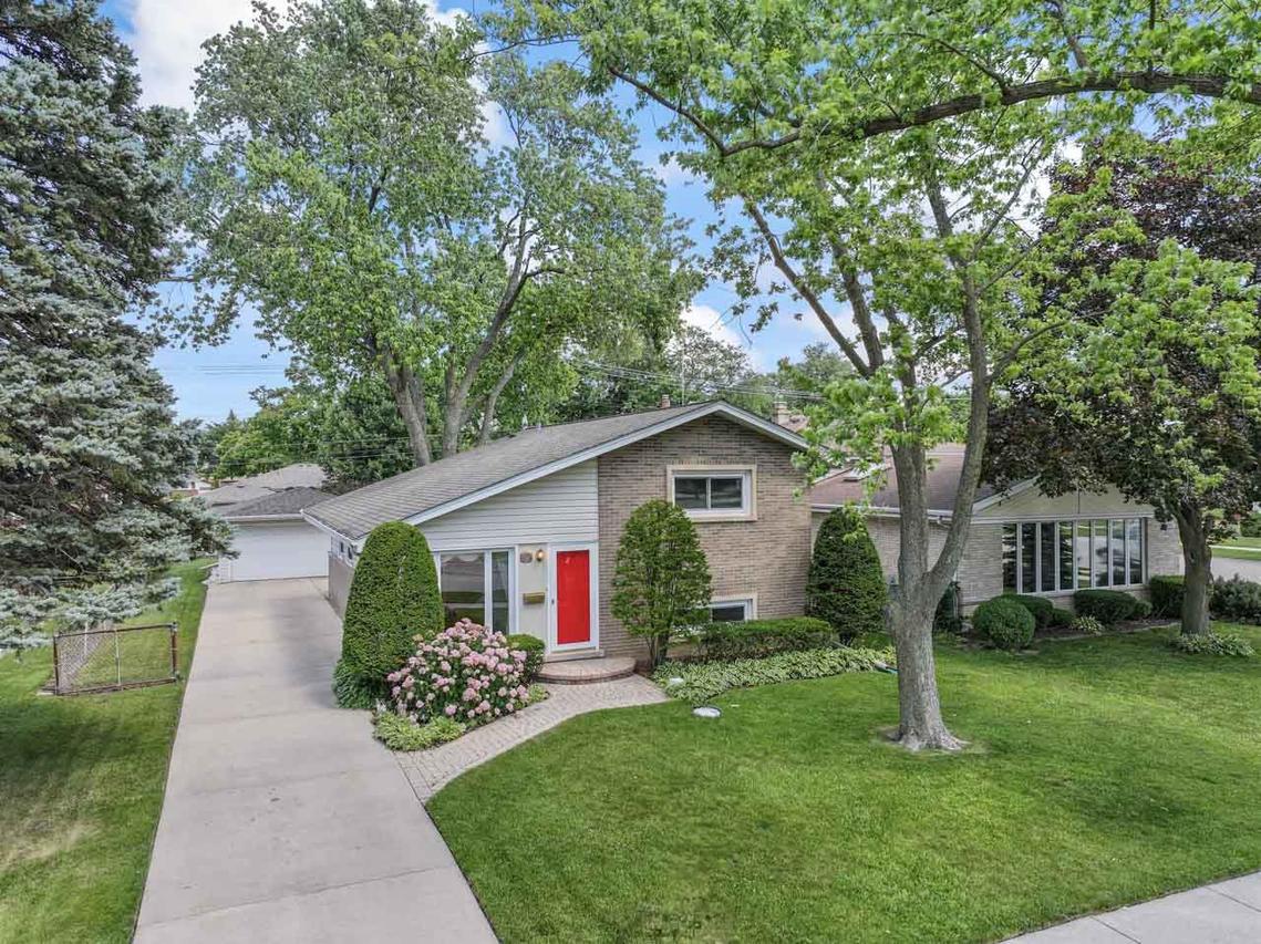 603 N Pine St., Mount Prospect, IL 60056