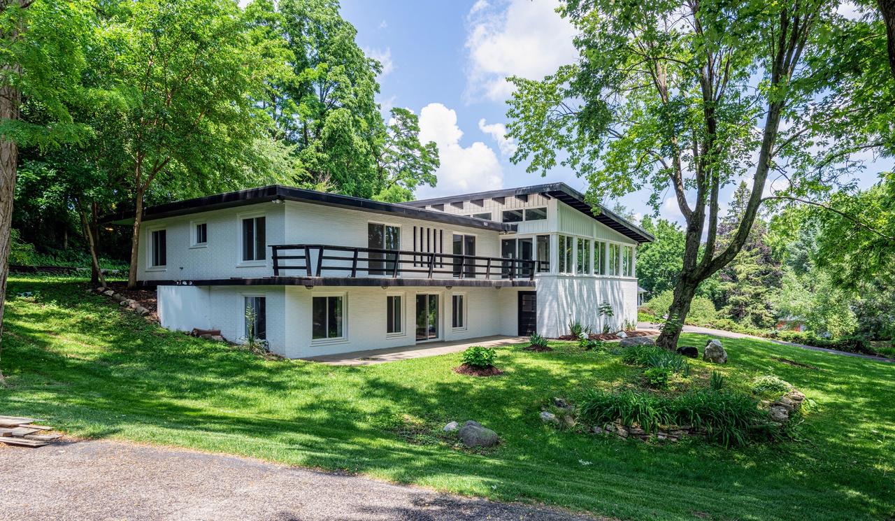 1022 Beau Brummel Dr., Sleepy Hollow, IL 60118
