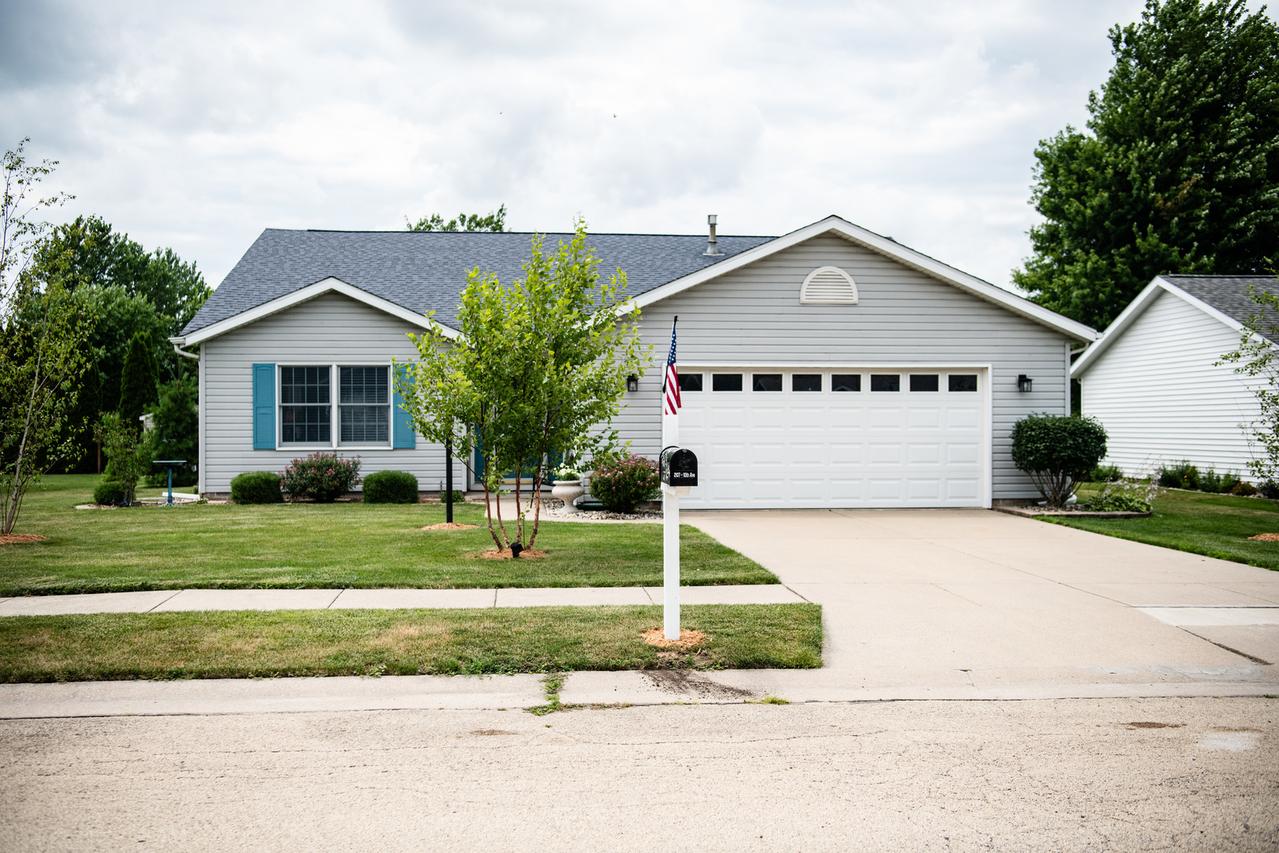 2107 10th Ave., Sterling, IL 61081