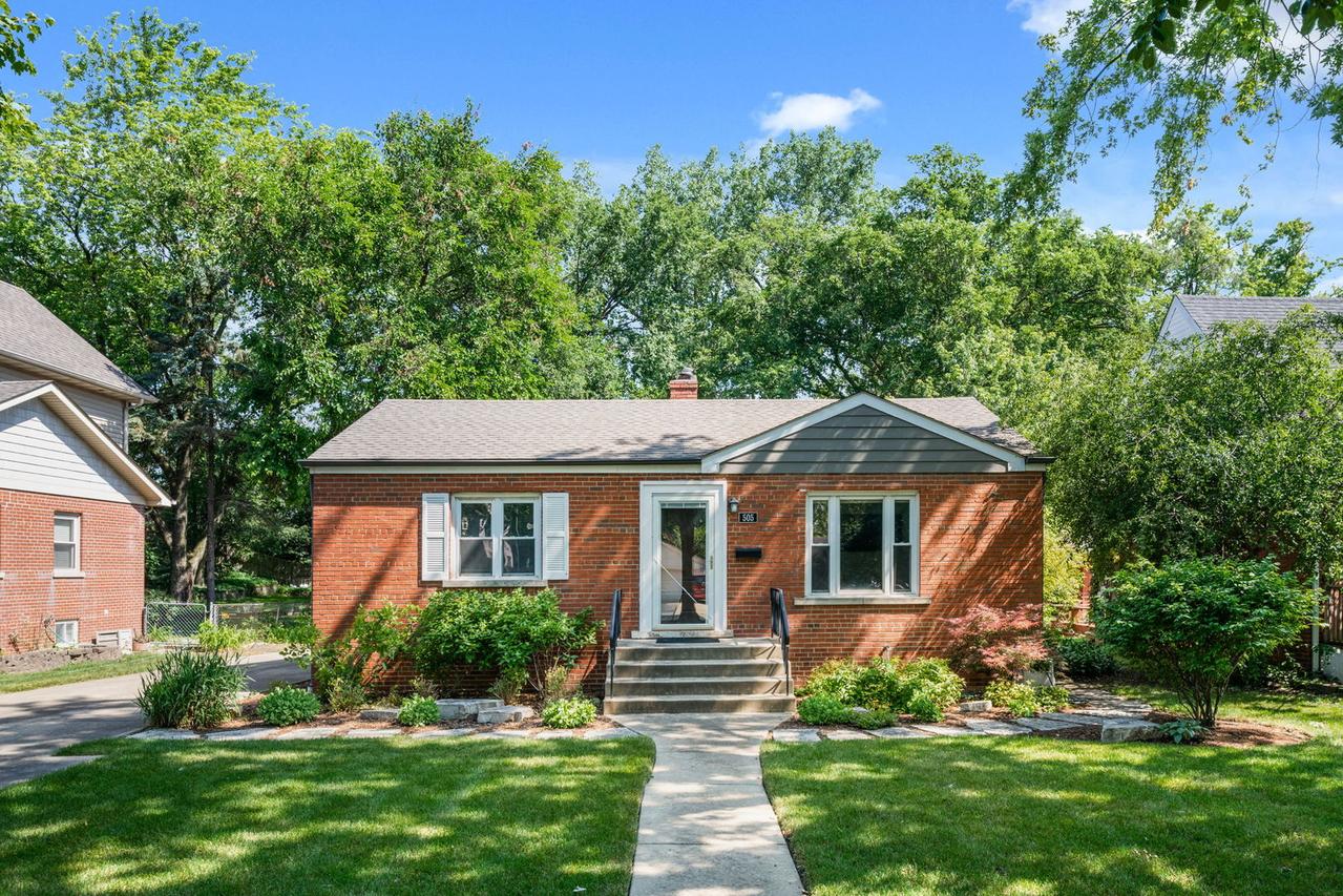 505 W Alexander Blvd., Elmhurst, IL 60126