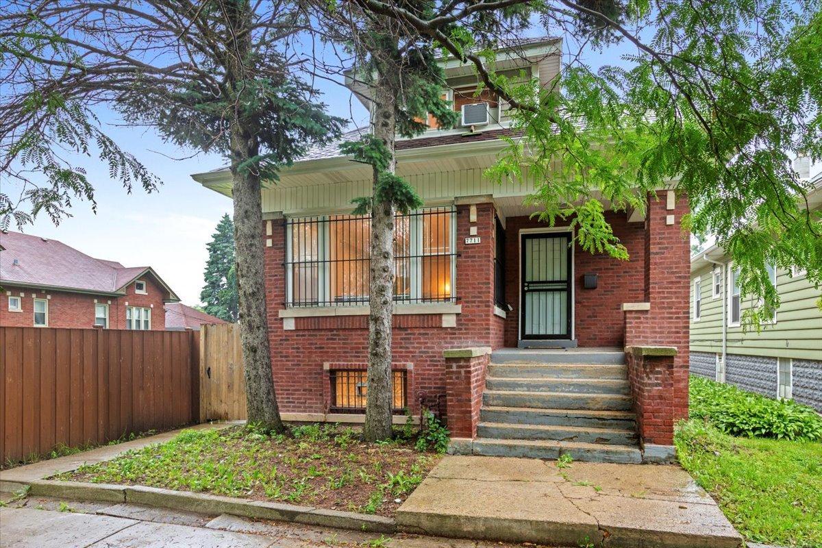 7711 S Throop St., Chicago, IL 60620