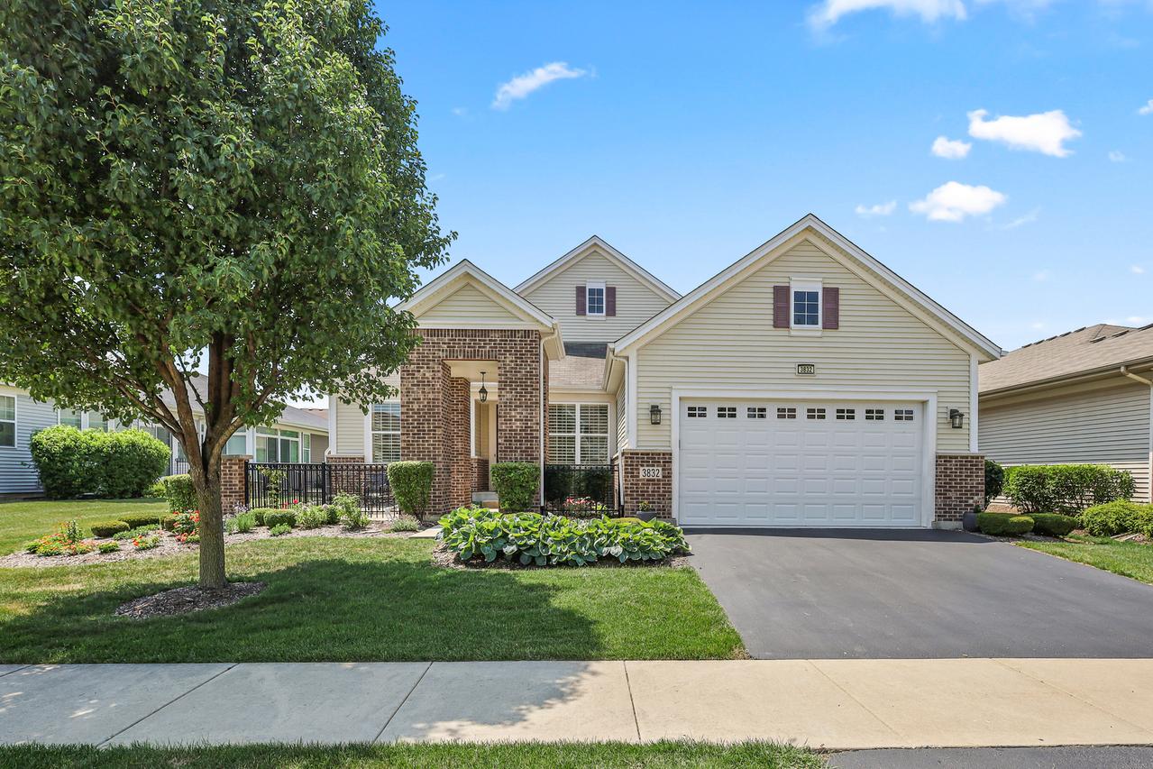 3832 Chesapeake Ln., Naperville, IL 60564