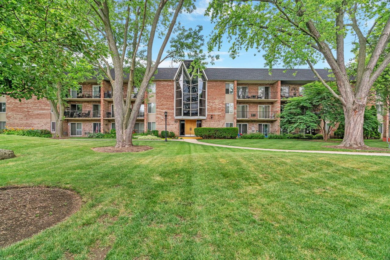 520 Burning Tree Ln. #306, Naperville, IL 60563
