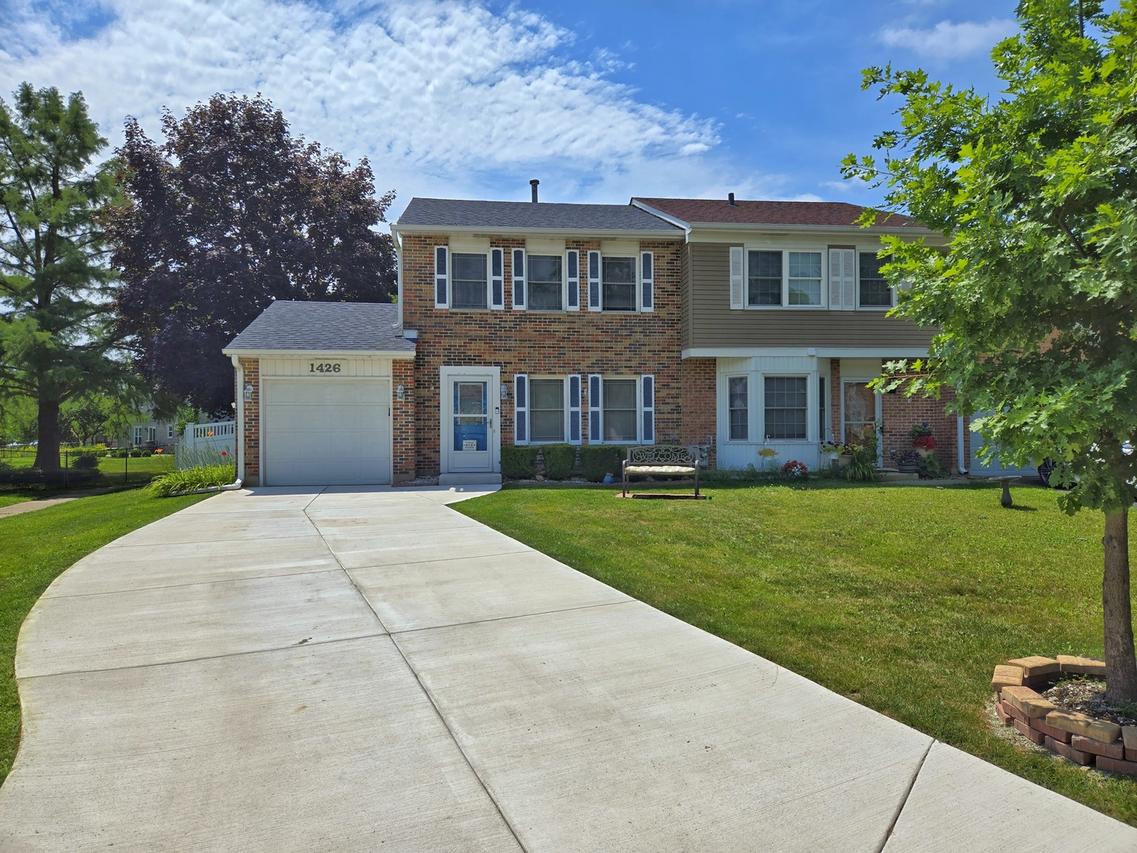1426 Walnut Cir., Carol Stream, IL 60188