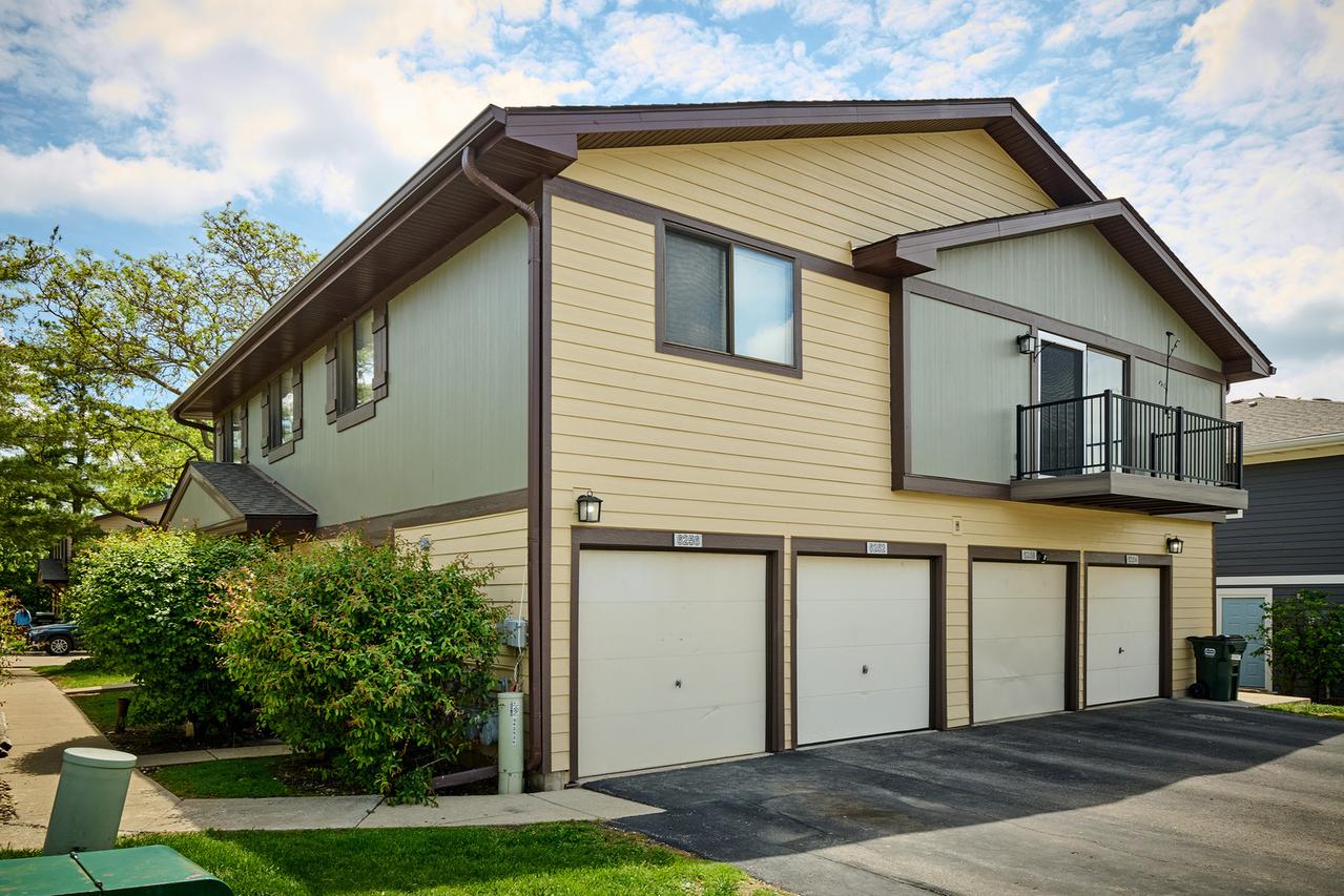 6256 Kit Carson Dr., Hanover Park, IL 60133