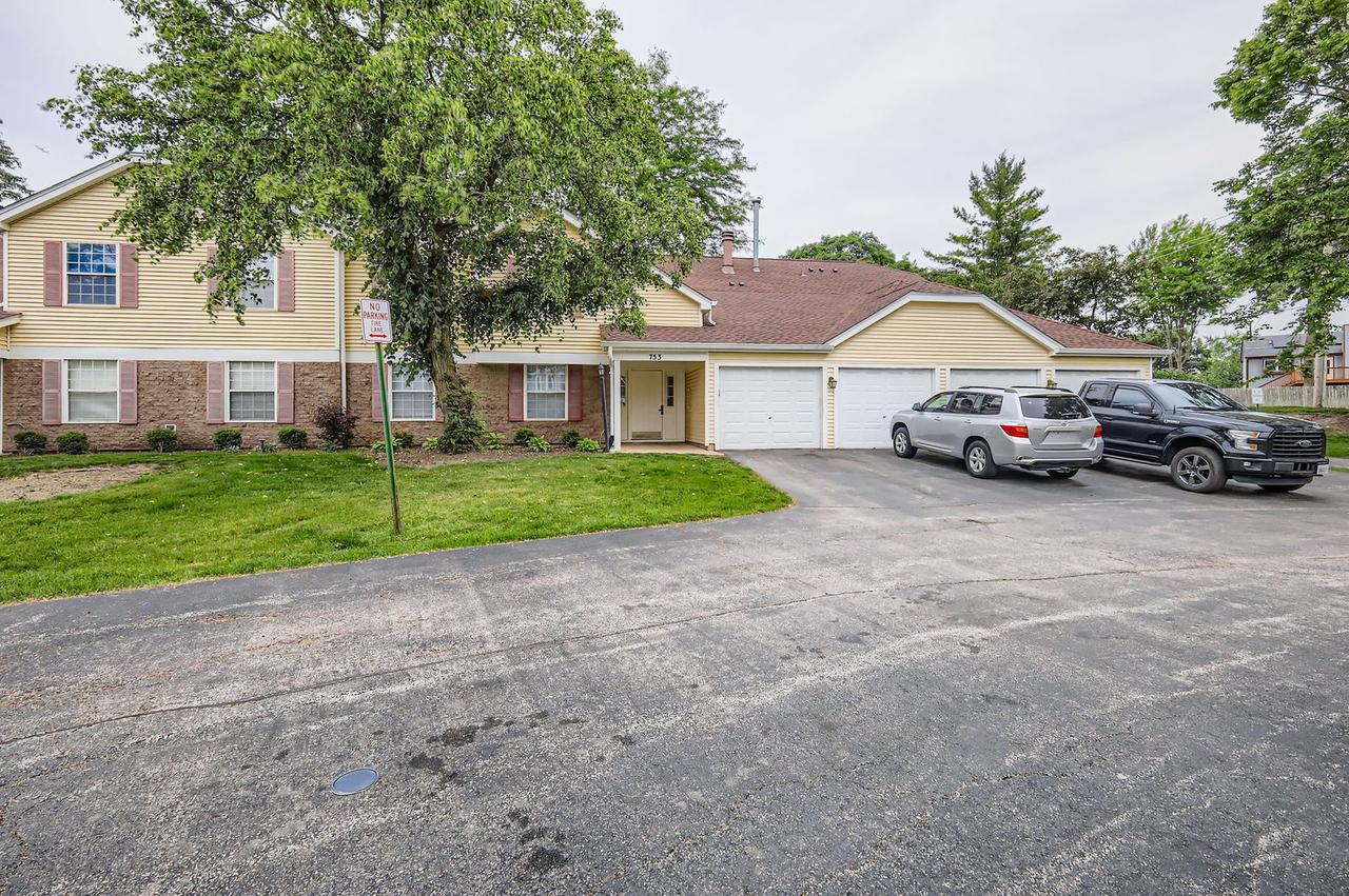 753 Candleridge Ct. #D1, Bartlett, IL 60103