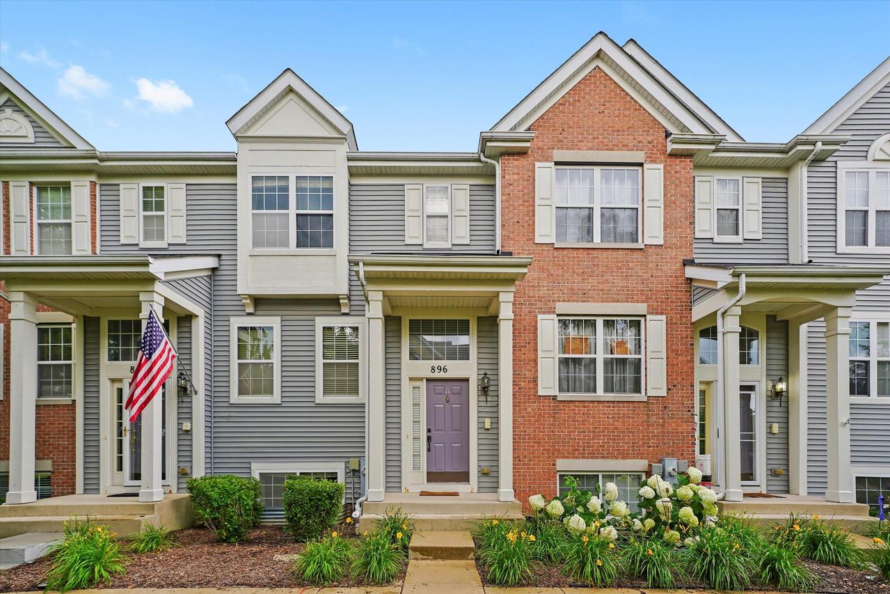 896 Clover Ln., Pingree Grove, IL 60140