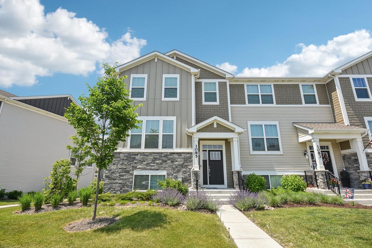 1085 Moraine Dr., South Elgin, IL 60177