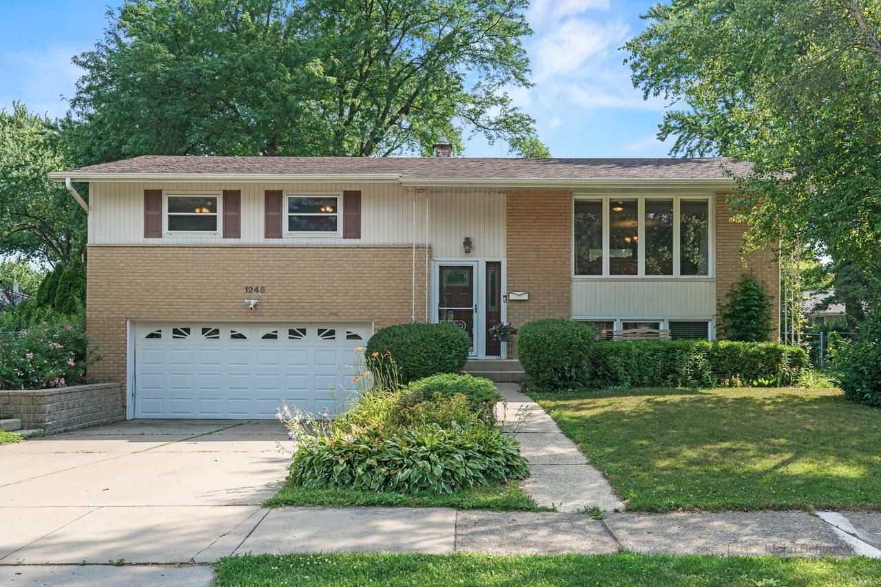 1245 E Plate Dr., Palatine, IL 60074
