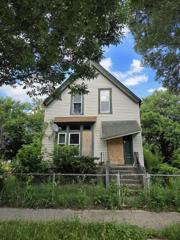 5747 S La Salle St., Chicago, IL 60621