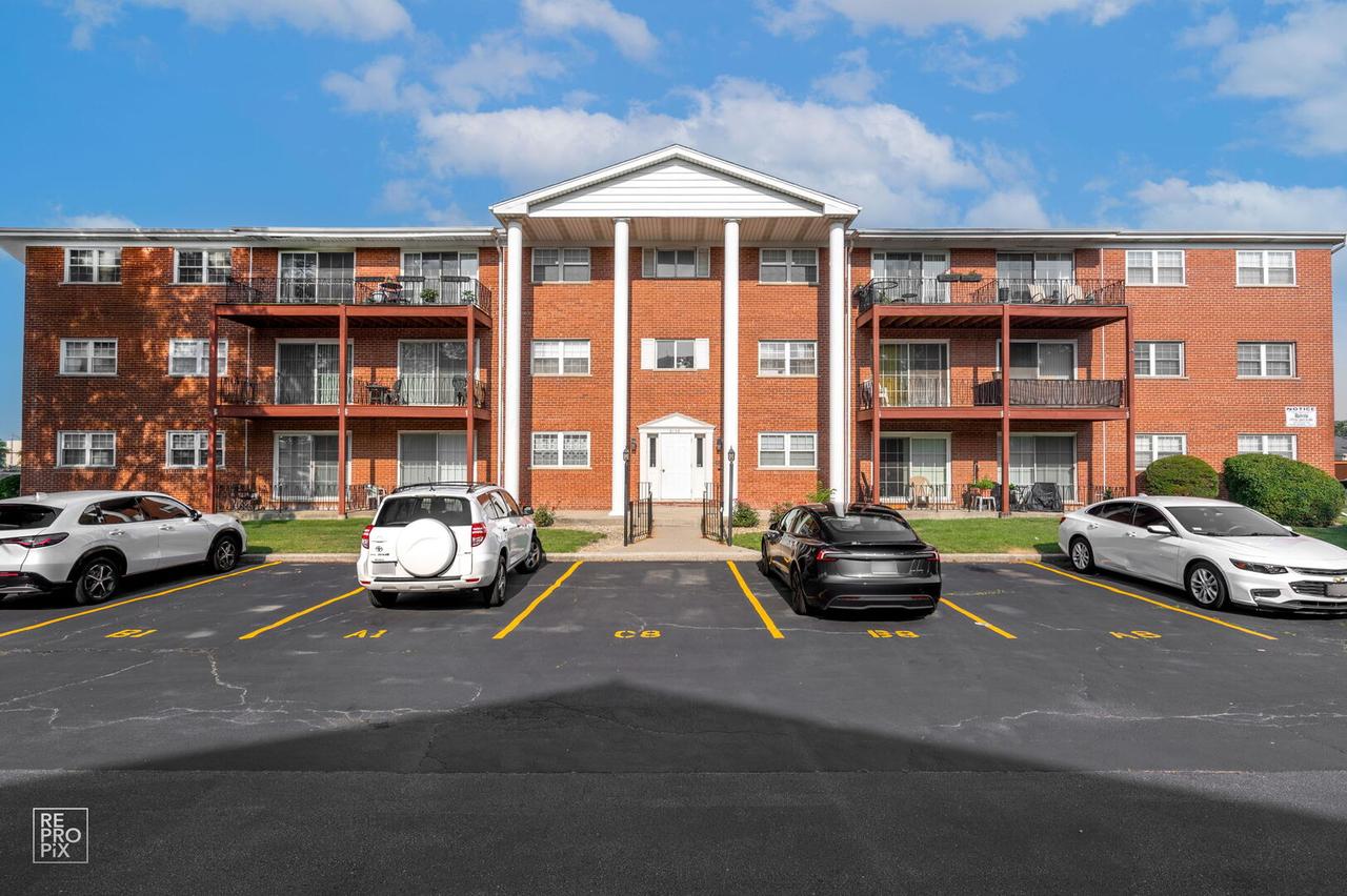 6135 W 94th St. #B1, Oak Lawn, IL 60453