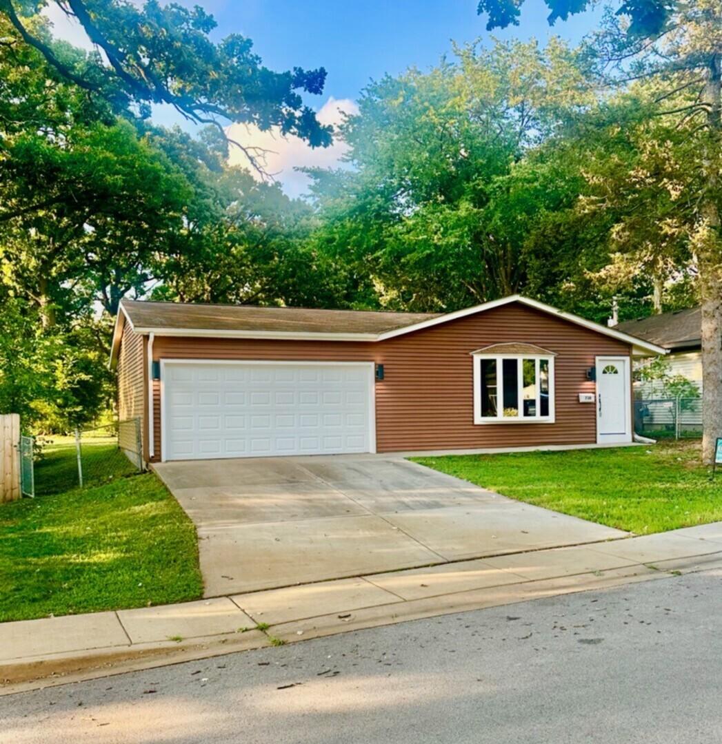 730 Navajo Dr., Carpentersville, IL 60110