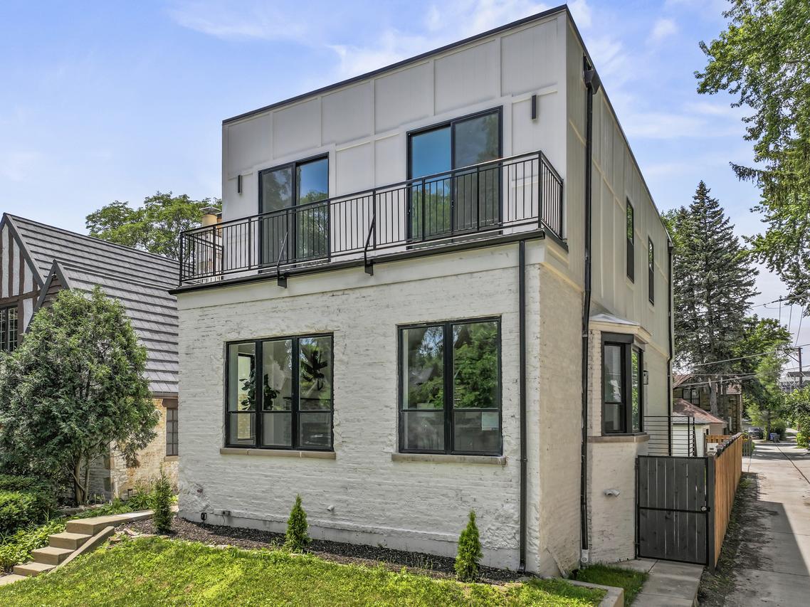 5944 N Knox Ave., Chicago, IL 60646