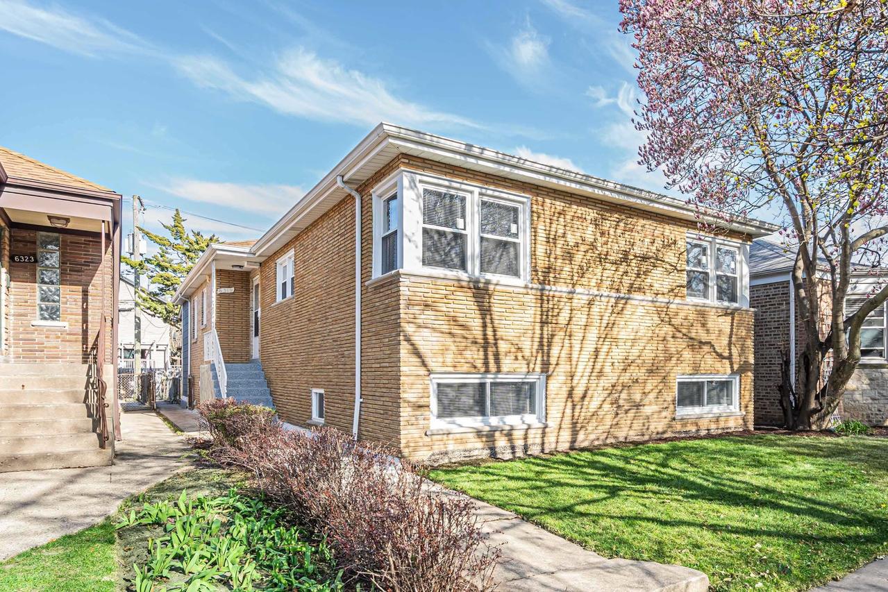 6319 N Whipple St., Chicago, IL 60659