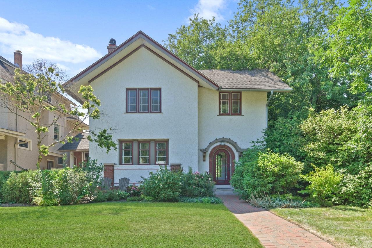 519 N Elmwood Ave., Oak Park, IL 60302