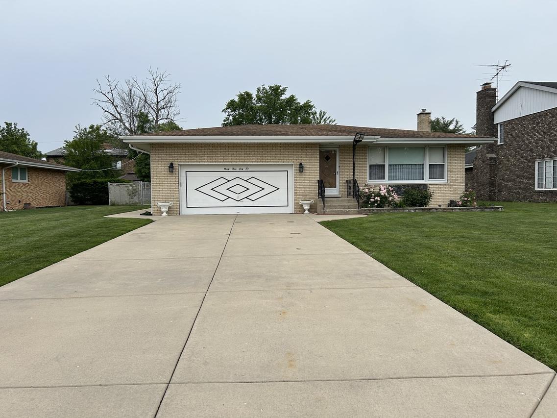 9362 Clancy Dr., Des Plaines, IL 60016