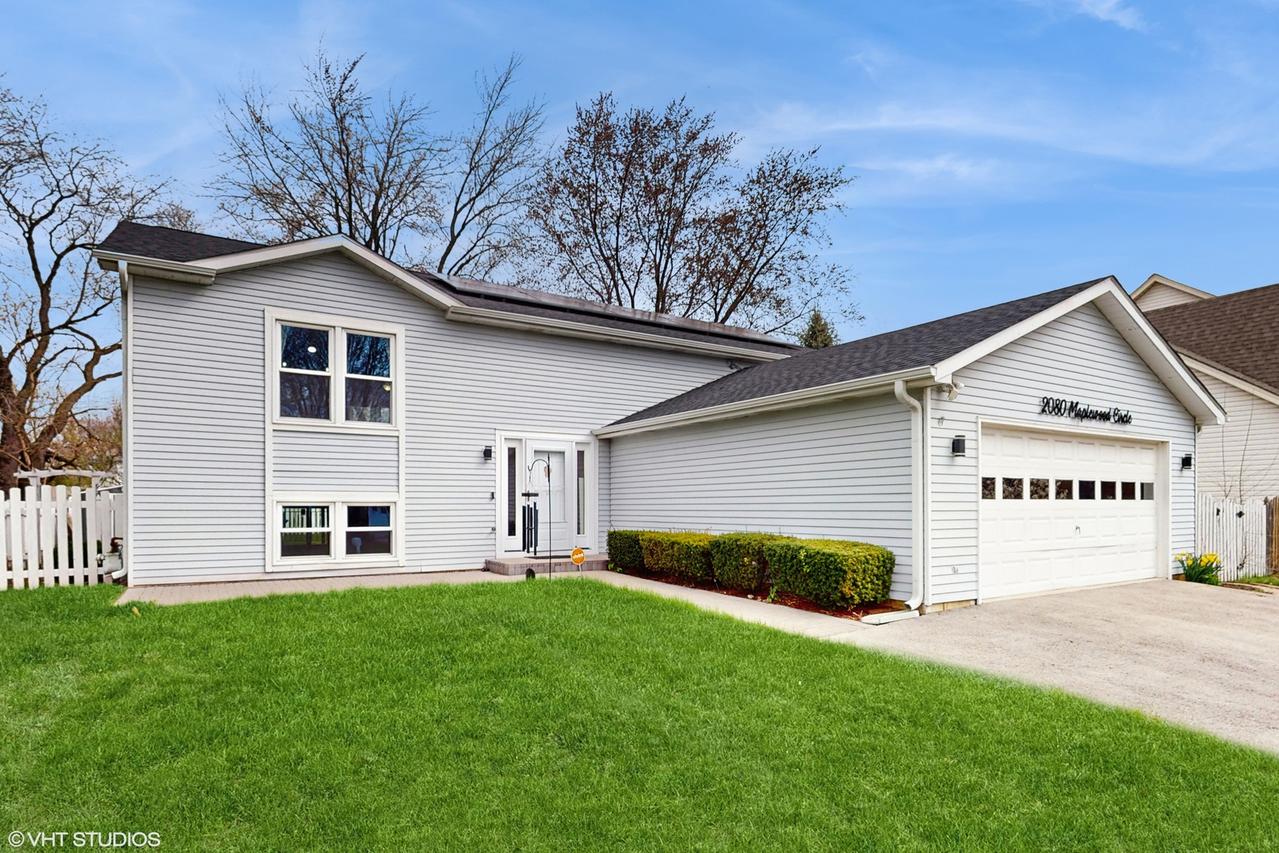 2080 Maplewood Cir., Naperville, IL 60563