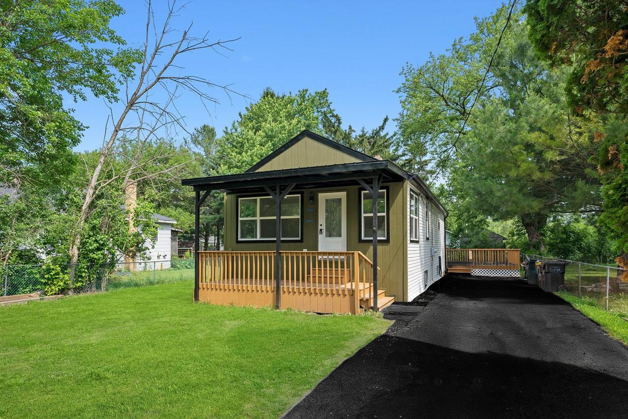 114 Maple St., Mchenry, IL 60051