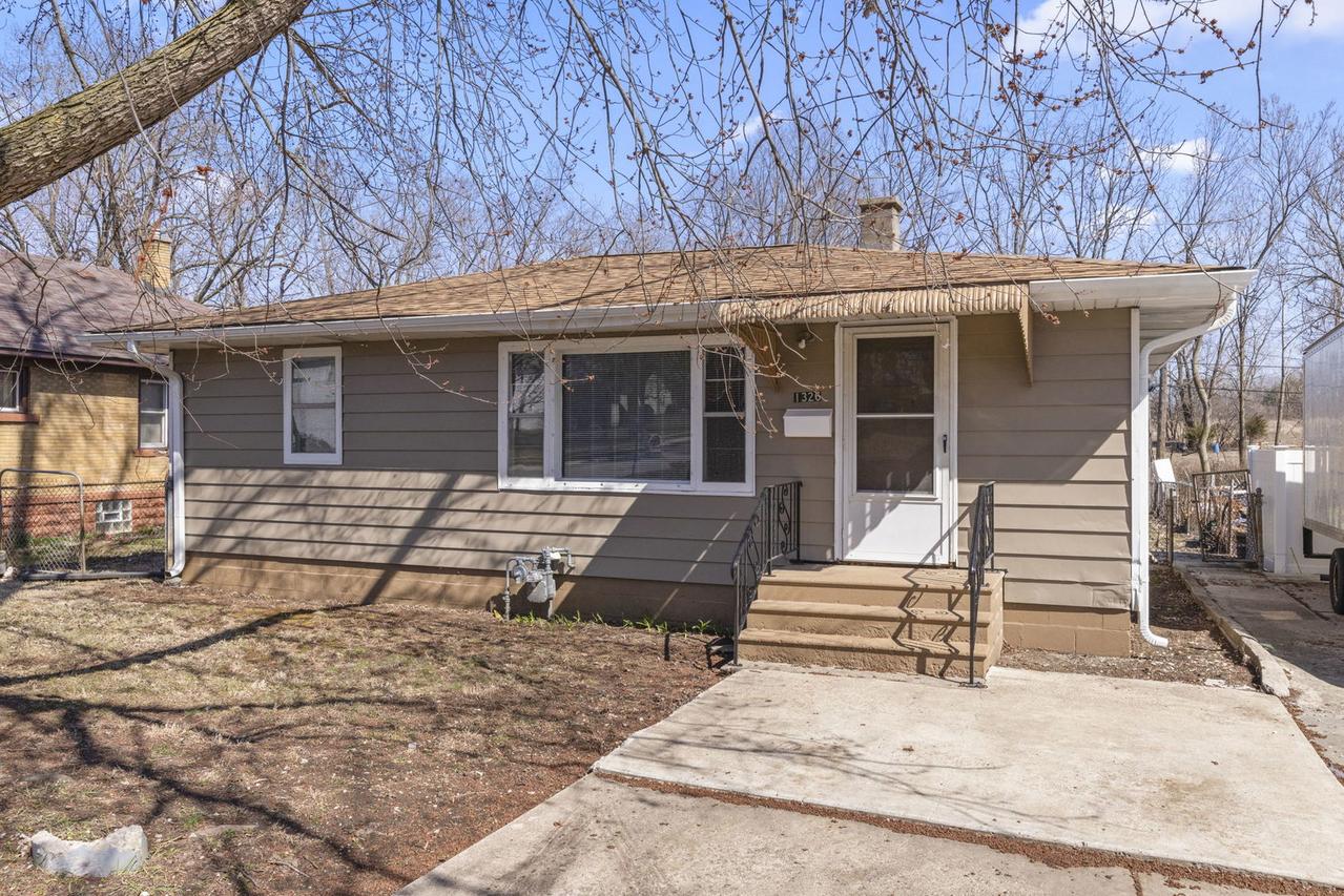 1326 Arthur Ave., Joliet, IL 60432