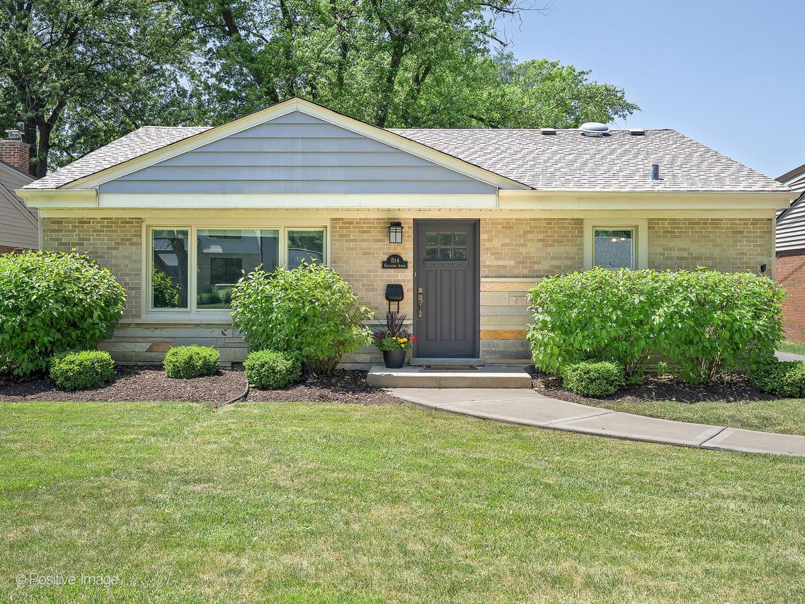 814 S Hawthorne Ave., Elmhurst, IL 60126