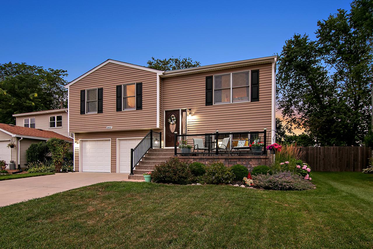 20517 Acorn Ridge Dr., Frankfort, IL 60423