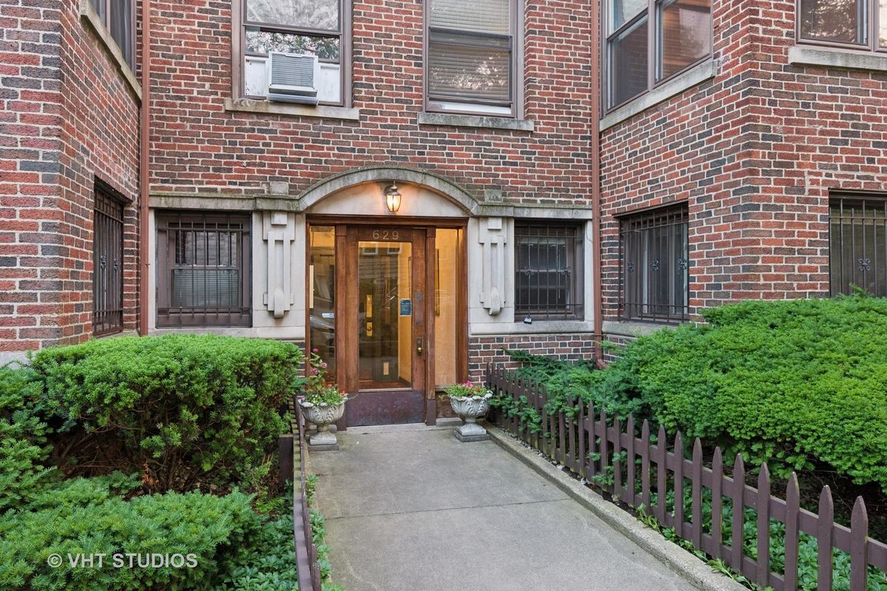 629 W Buckingham Pl. #1W, Chicago, IL 60657
