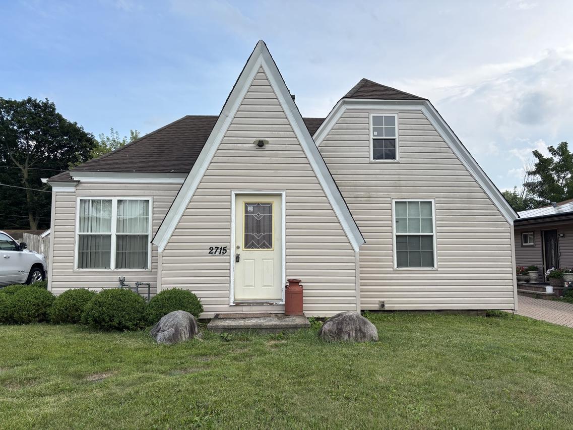 2715 W Ridgeland Ave., Waukegan, IL 60085