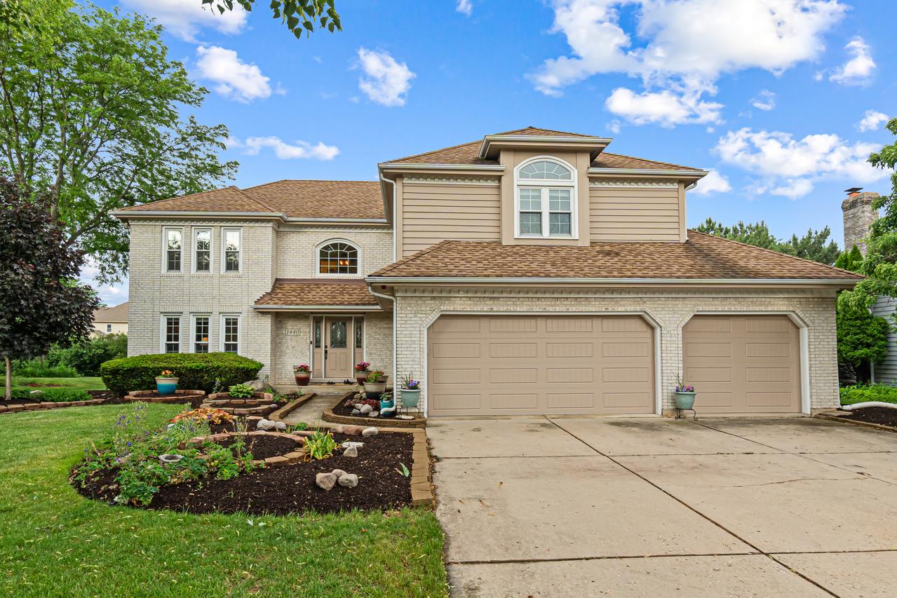 1440 Monarch Cir., Naperville, IL 60564